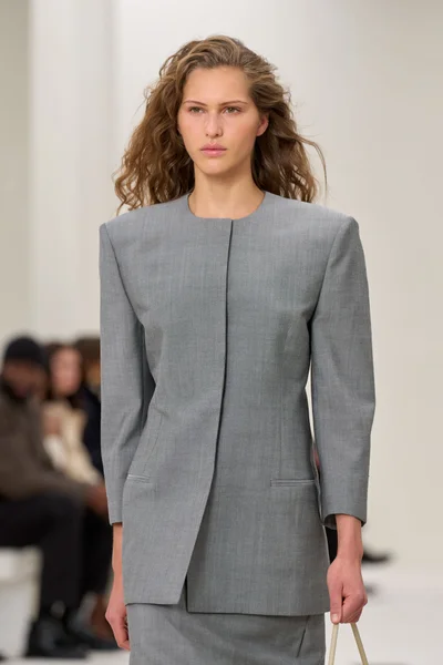 Look 19